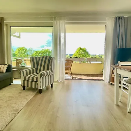 Ruhige Ferienwohnung Mit Direktem Seeblick & Balkon Am Dieksee شقة *
